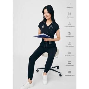 CRFT White Cross 6-Pocket Hi-Low Hybrid Jogger Nursing Scrub Black Small WB415